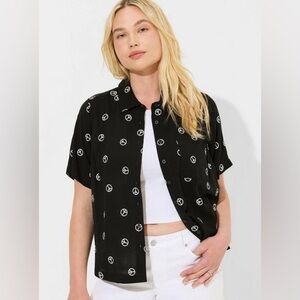 NWOT - Torrid Lizzie Challis Button Up Shirt in One Peace Deep Black - Size 2